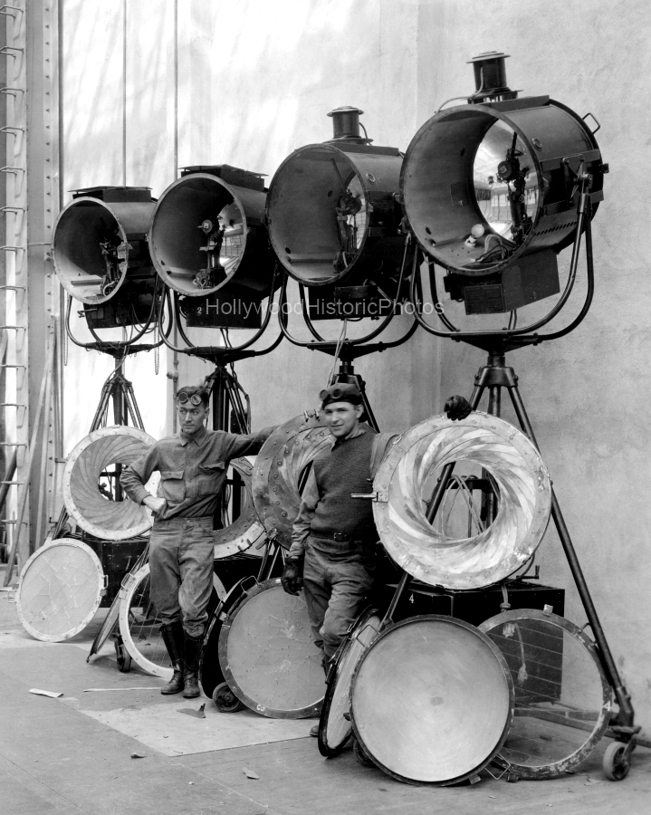 Paramount Pictures 1923.jpg